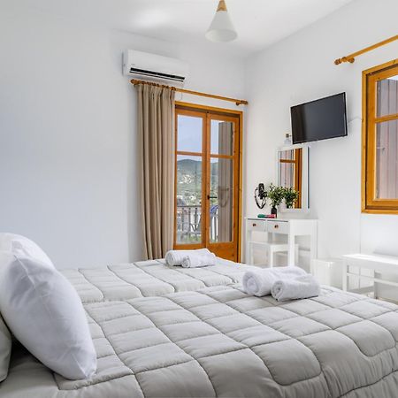 White Lily Aparthotel Скопелос Екстериор снимка