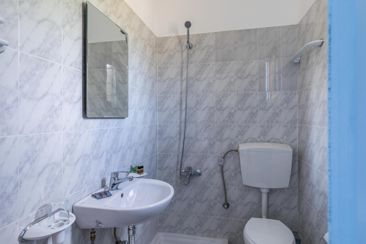 White Lily Aparthotel Скопелос Екстериор снимка